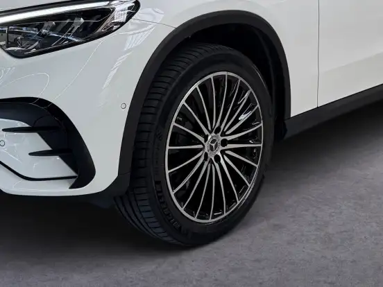 MERCEDES-BENZ-GLC 300-2025