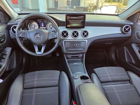 MERCEDES-BENZ-GLA 200-2017