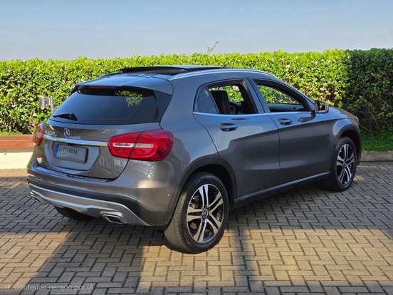 MERCEDES-BENZ-GLA 200-2017