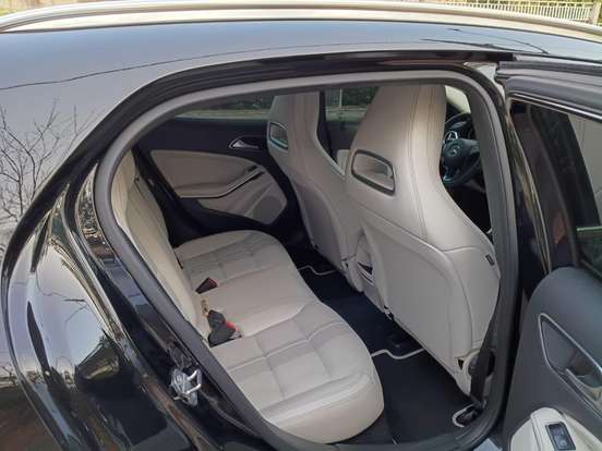 MERCEDES-BENZ-GLA 200-2019
