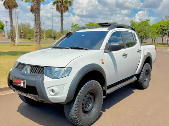 MITSUBISHI-L200 SAVANA-3.2 4X4 16V TURBO INTERCOOLER DIESEL 4P MANUAL MITSUBISHI-L200 SAVANA-2013