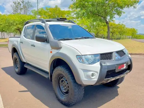 MITSUBISHI-L200 SAVANA-3.2 4X4 16V TURBO INTERCOOLER DIESEL 4P MANUAL MITSUBISHI-L200 SAVANA-2013