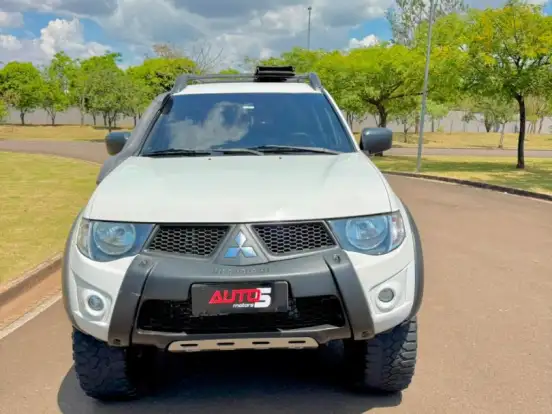 MITSUBISHI-L200 SAVANA-3.2 4X4 16V TURBO INTERCOOLER DIESEL 4P MANUAL MITSUBISHI-L200 SAVANA-2013
