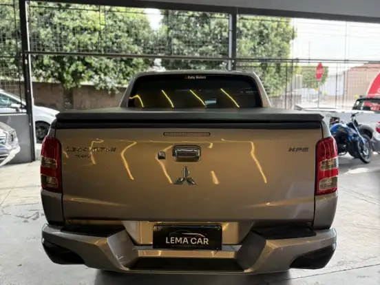 MITSUBISHI-L200 TRITON-2.4 16V TURBO DIESEL SPORT HPE TOP CD 4P 4X4 AUTOMÁTICO MITSUBISHI-L200 TRITON-2016