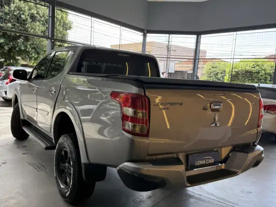 MITSUBISHI-L200 TRITON-2.4 16V TURBO DIESEL SPORT HPE TOP CD 4P 4X4 AUTOMÁTICO MITSUBISHI-L200 TRITON-2016