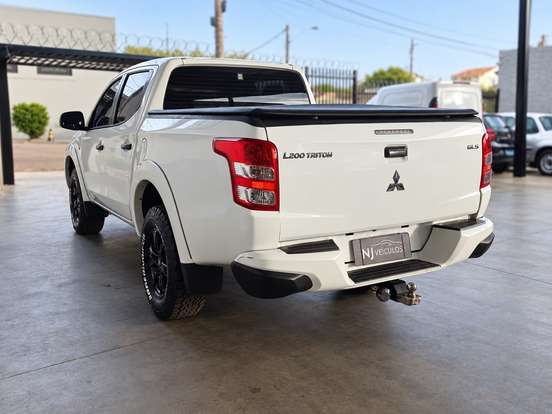 MITSUBISHI-L200 TRITON-2023