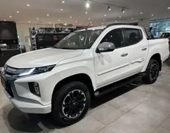 MITSUBISHI L200 TRITON 2.4 16V TURBO DIESEL SPORT HPE CD 4P 4X4 AUTOMÁTICO MITSUBISHI L200 TRITON 2.4 16V TURBO DIESEL SPORT HPE CD 4P 4X4 AUTOMÁTICO