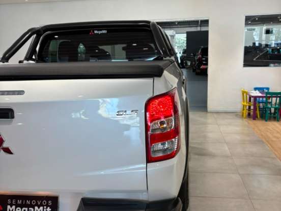 MITSUBISHI-L200 TRITON-2.4 16V TURBO DIESEL SPORT OUTDOOR GLS CD 4P 4X4 AUTOMÁTICO MITSUBISHI-L200 TRITON-2024