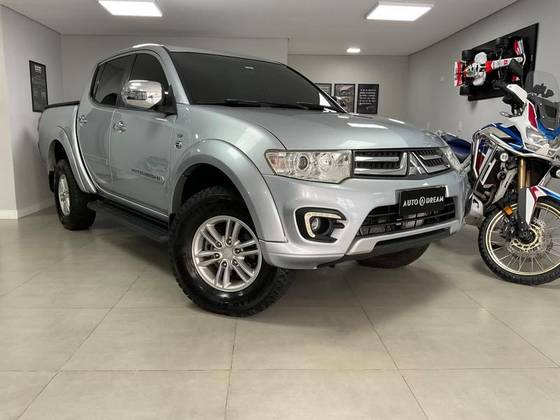 MITSUBISHI L200 TRITON 3.5 HPE 4X4 CD V6 24V FLEX 4P AUTOMÁTICO