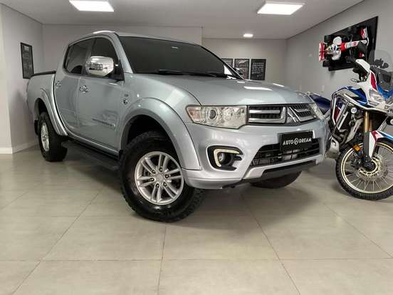MITSUBISHI-L200 TRITON-3.5 HPE 4X4 CD V6 24V FLEX 4P AUTOMÁTICO MITSUBISHI-L200 TRITON-2016