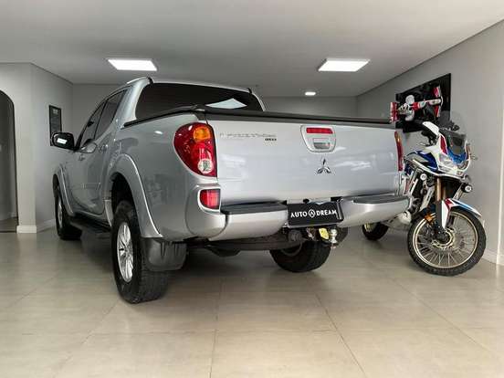MITSUBISHI-L200 TRITON-3.5 HPE 4X4 CD V6 24V FLEX 4P AUTOMÁTICO MITSUBISHI-L200 TRITON-2016