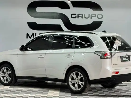 MITSUBISHI-OUTLANDER-2.0 16V GASOLINA 4P AUTOMÁTICO MITSUBISHI-OUTLANDER-2014