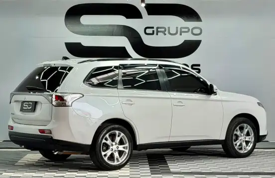MITSUBISHI-OUTLANDER-2014