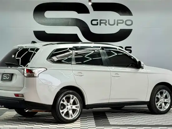 MITSUBISHI-OUTLANDER-2.0 16V GASOLINA 4P AUTOMÁTICO MITSUBISHI-OUTLANDER-2014