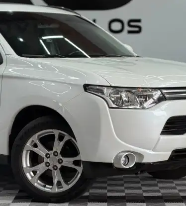 MITSUBISHI-OUTLANDER-2014