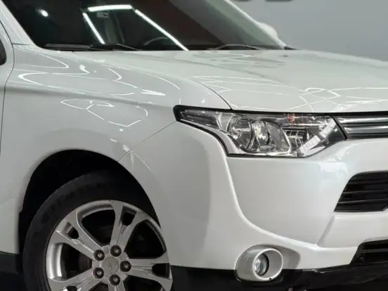 MITSUBISHI-OUTLANDER-2.0 16V GASOLINA 4P AUTOMÁTICO MITSUBISHI-OUTLANDER-2014