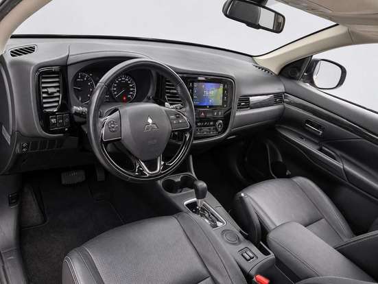 MITSUBISHI-OUTLANDER-2015