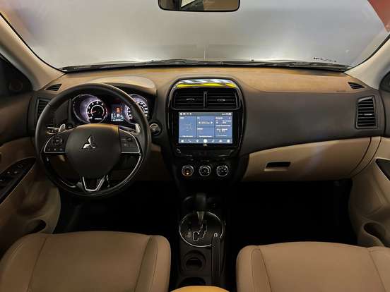 MITSUBISHI-OUTLANDER-2021