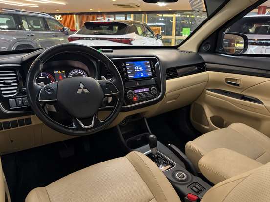 MITSUBISHI-OUTLANDER-2016