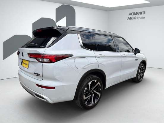 MITSUBISHI-OUTLANDER-2025