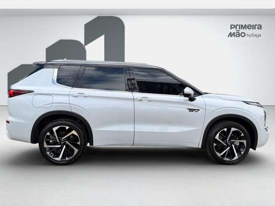 MITSUBISHI-OUTLANDER-2025