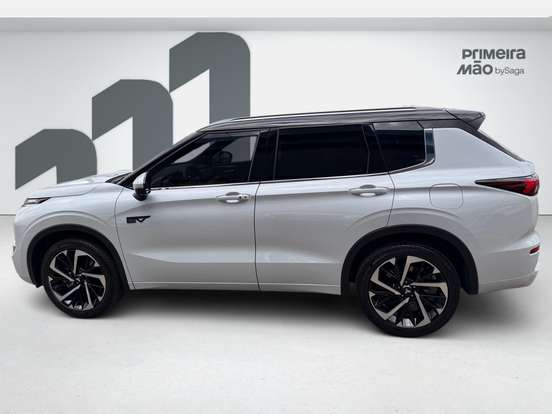 MITSUBISHI-OUTLANDER-2025