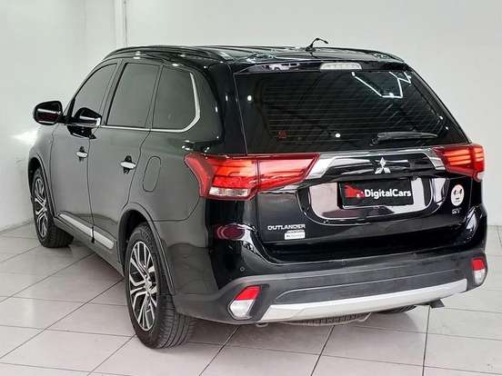 MITSUBISHI-OUTLANDER-2015