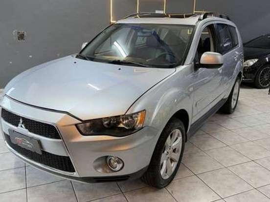 MITSUBISHI-OUTLANDER-3.0 GT 4X4 V6 24V GASOLINA 4P AUTOMÁTICO MITSUBISHI-OUTLANDER-2011