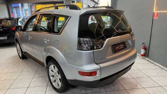 MITSUBISHI-OUTLANDER-2011