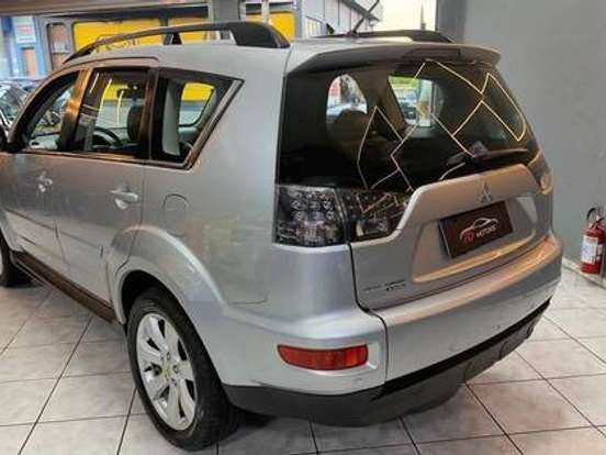 MITSUBISHI-OUTLANDER-3.0 GT 4X4 V6 24V GASOLINA 4P AUTOMÁTICO MITSUBISHI-OUTLANDER-2011