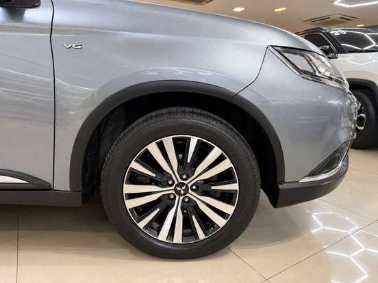 MITSUBISHI-OUTLANDER-3.0 MIVEC V6 GASOLINA HPE-S AWD AUTOMÁTICO MITSUBISHI-OUTLANDER-2020
