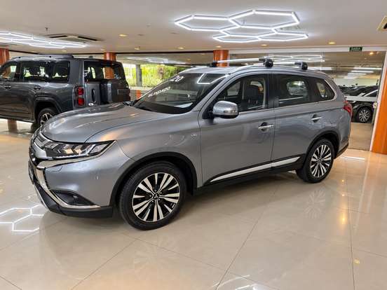 MITSUBISHI-OUTLANDER-3.0 MIVEC V6 GASOLINA HPE-S AWD AUTOMÁTICO MITSUBISHI-OUTLANDER-2020