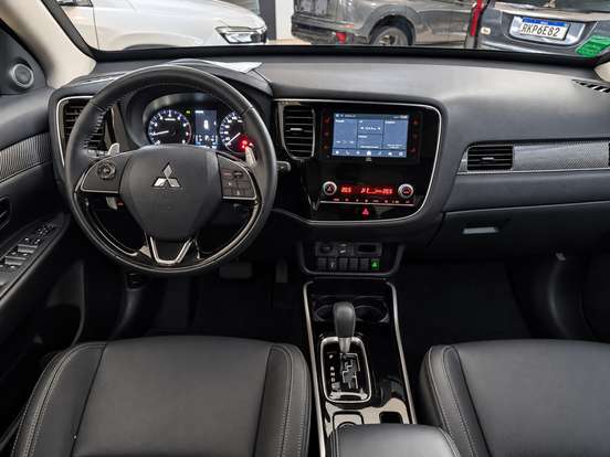 MITSUBISHI-OUTLANDER-2020