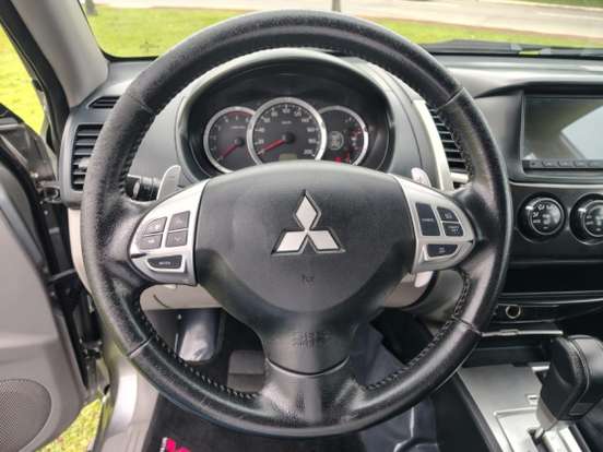 MITSUBISHI-PAJERO-2017
