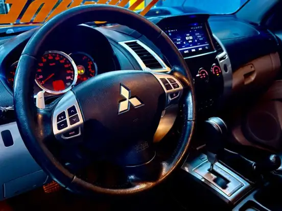 MITSUBISHI-PAJERO DAKAR-3.2 HPE 4X4 7 LUGARES 16V TURBO INTERCOOLER DIESEL 4P AUTOMÁTICO MITSUBISHI-PAJERO DAKAR-2017