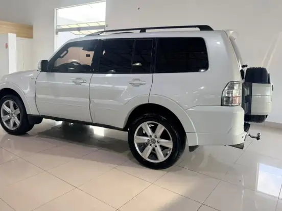 MITSUBISHI-PAJERO FULL-3.2 HPE 4X4 16V TURBO INTERCOOLER DIESEL 4P AUTOMÁTICO MITSUBISHI-PAJERO FULL-2013