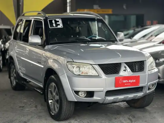 MITSUBISHI-PAJERO TR4-2.0 4X4 16V 140CV FLEX 4P AUTOMÁTICO MITSUBISHI-PAJERO TR4-2013