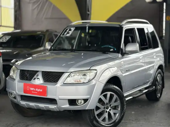 MITSUBISHI-PAJERO TR4-2.0 4X4 16V 140CV FLEX 4P AUTOMÁTICO MITSUBISHI-PAJERO TR4-2013