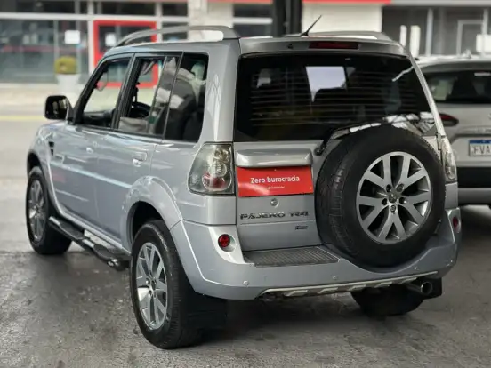 MITSUBISHI-PAJERO TR4-2.0 4X4 16V 140CV FLEX 4P AUTOMÁTICO MITSUBISHI-PAJERO TR4-2013