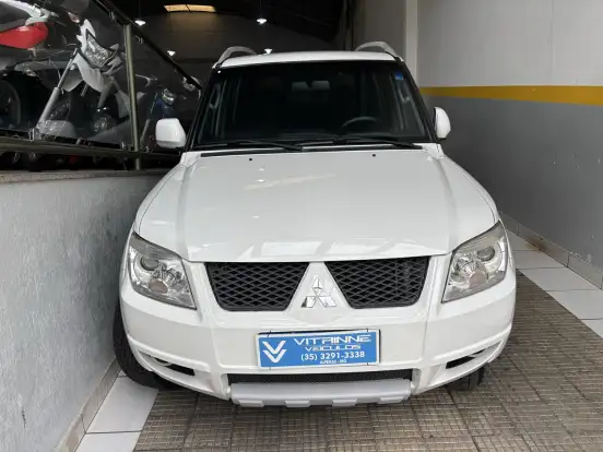 MITSUBISHI-PAJERO TR4-2.0 4X4 16V 140CV FLEX 4P AUTOMÁTICO MITSUBISHI-PAJERO TR4-2012
