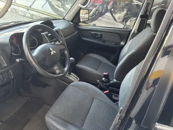 MITSUBISHI-PAJERO TR4-2011