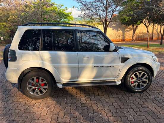 MITSUBISHI-PAJERO TR4-2012