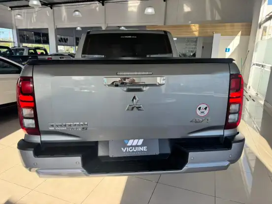 MITSUBISHI-TRITON-2025