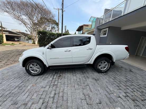 MITSUBISHI-L200 TRITON-3.2 HPE 4X4 CD 16V TURBO INTERCOOLER DIESEL 4P AUTOMÁTICO MITSUBISHI-L200 TRITON-2015