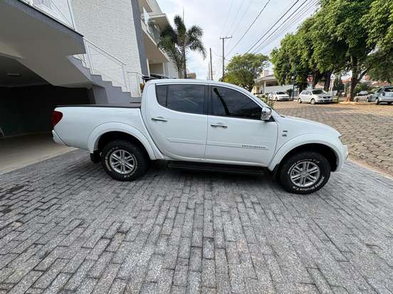 MITSUBISHI-L200 TRITON-2015