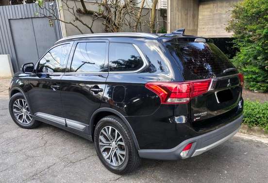 MITSUBISHI-OUTLANDER-2016