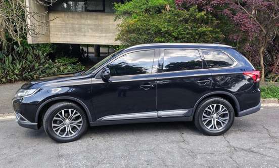 MITSUBISHI-OUTLANDER-2016