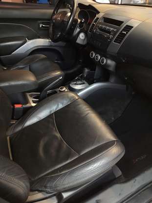 MITSUBISHI-OUTLANDER-2008