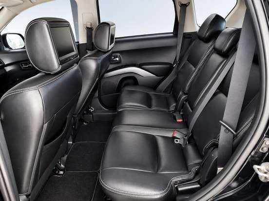 MITSUBISHI-OUTLANDER-2008