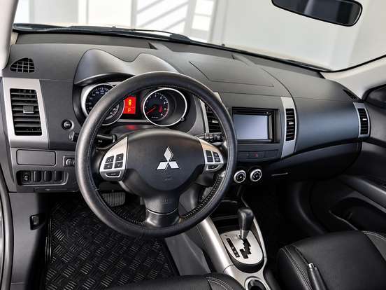 MITSUBISHI-OUTLANDER-2008